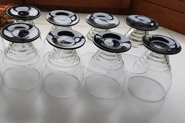 8 verres à eau, Enlèvement