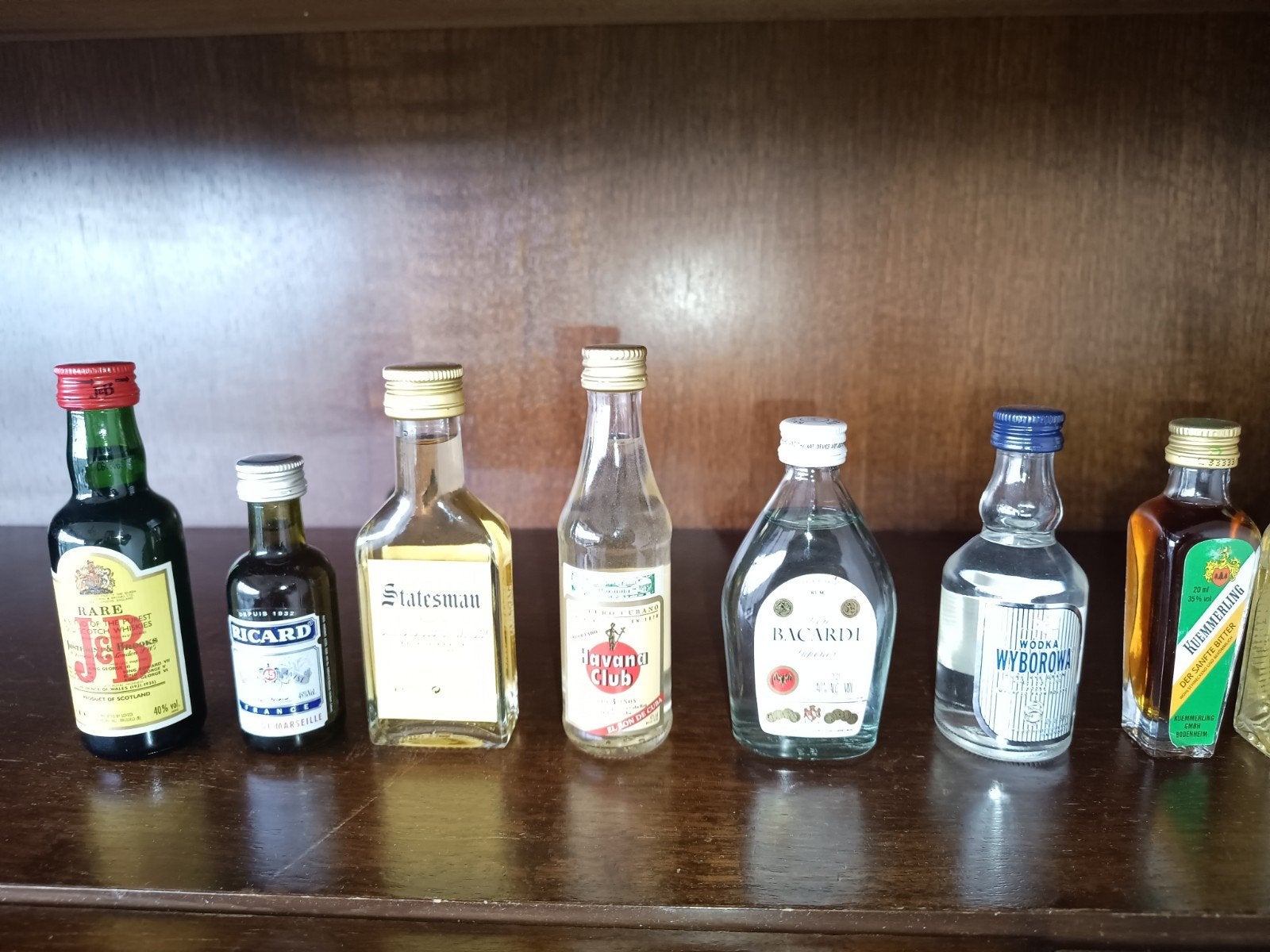 Toutes sortes de mini-bouteilles d'alcool, Enlèvement ou Envoi
