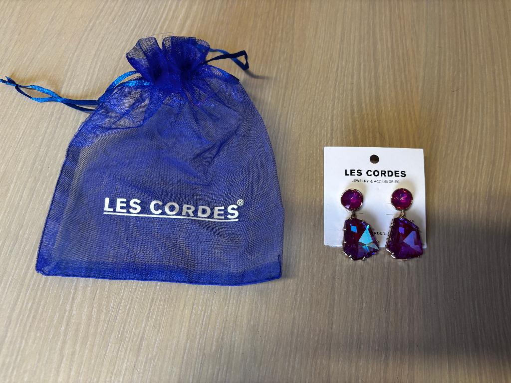 Les Cordes Nieuwe fushiakleurige oorbellen in Perf Nieuwe st, Bijoux, Sacs & Beauté, Enlèvement ou Envoi, Neuf, Rose, Puces ou Clous