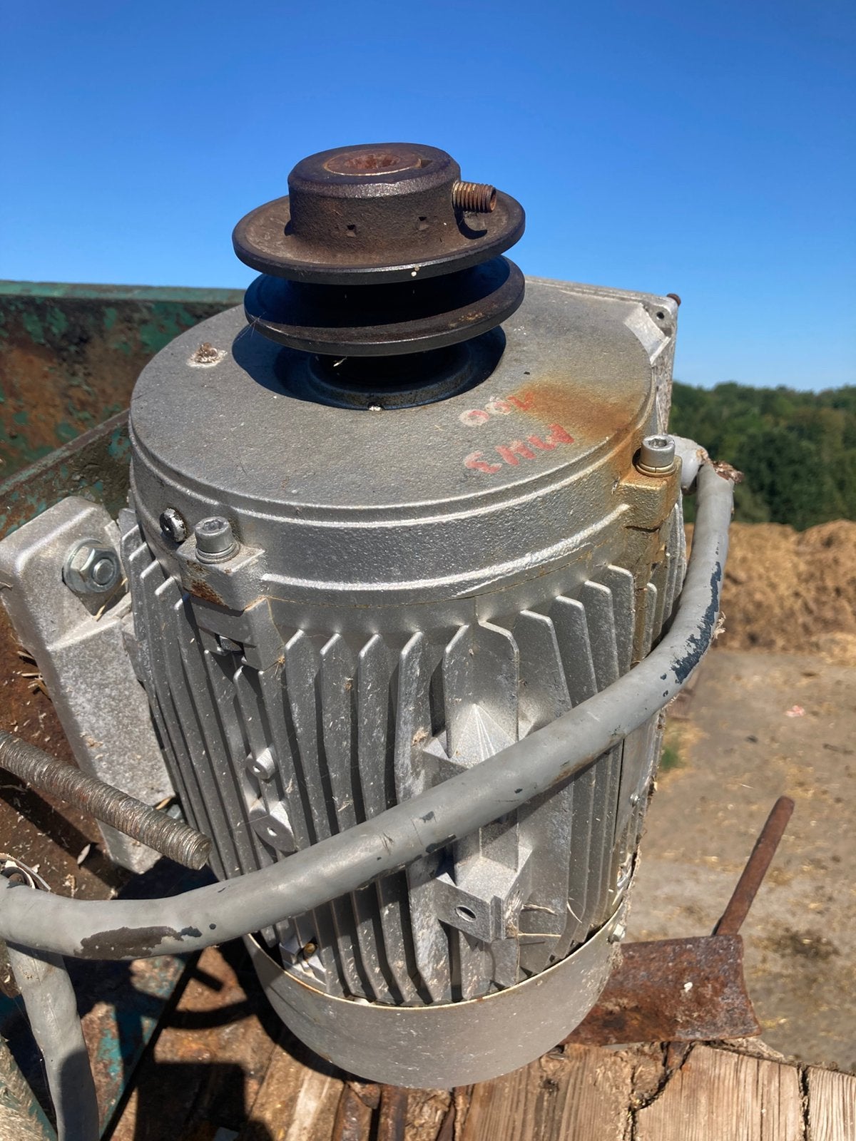 Moteur triphasé ALMO 1,5 kW (2 CV) - 1000 tr/min, Enlèvement, Comme neuf, Moteur électrique