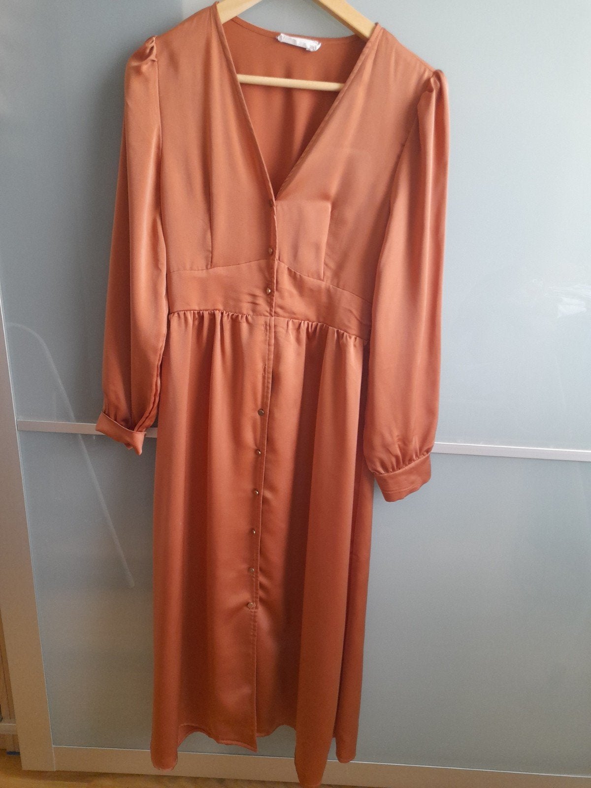 robe longue en satin, Enlèvement ou Envoi, Taille 38/40 (M)