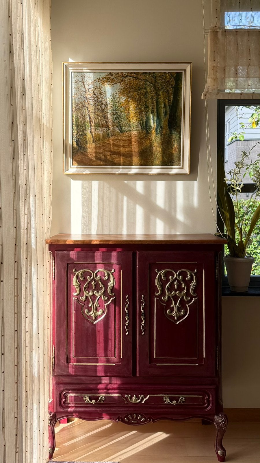 Meuble baroque en bois rouge/bordeaux avec dorures, Enlèvement