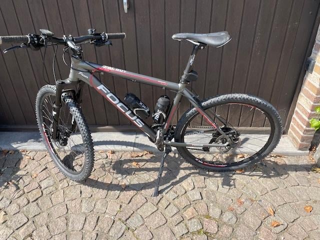 focus sur le vélo de montagne, Vélos & Vélomoteurs, Enlèvement, Comme neuf