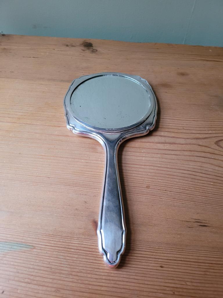Antieke Art Deco handspiegel van zilverkleurig metaal, Antiek en Kunst, Antiek | Spiegels, Ophalen of Verzenden