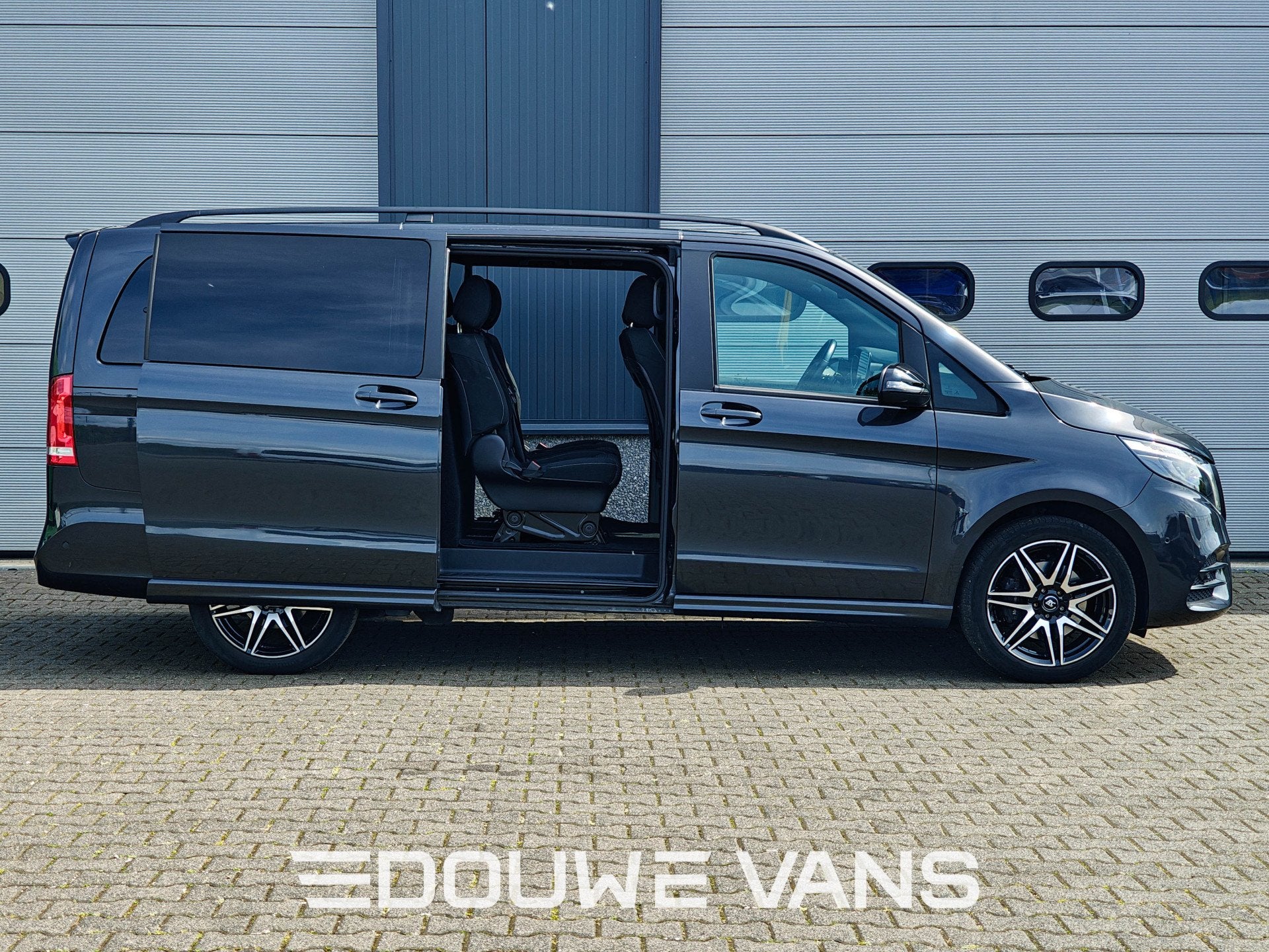 Mercedes-Benz V-Klasse V300 L2 4MATIC AMG LED Lang DAB 239PK, Automaat, Automatische klimaatregeling, Gebruikt, Euro 6