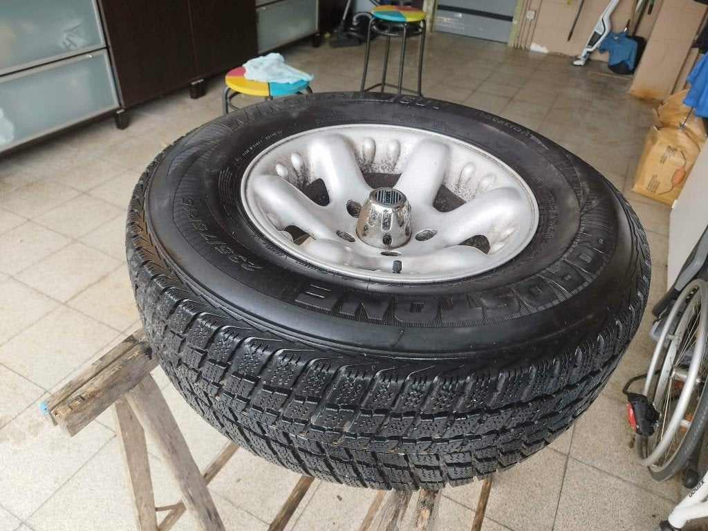 4 pneus Roadstone avec jante 235/75R15 109T Extra Load, 15 pouces, Pneus hiver, Pneu(s), Enlèvement