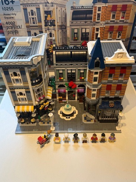 Lego modular serie
10246 detective office 325 euro vaste pri, Enfants & Bébés, Enlèvement ou Envoi, Complet, Lego