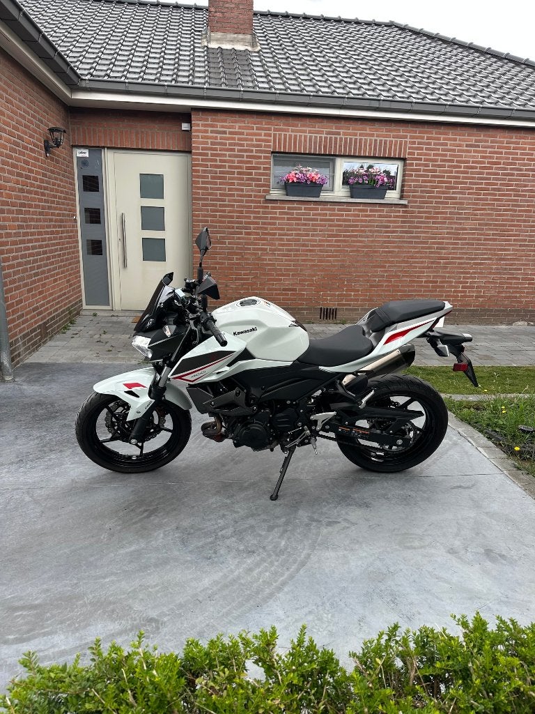 KAWAZAKI Z400 - 1 ER PROPRIETAIRE - ETAT NEUVE - 1500 KM, 2 cylindres, 12 à 35 kW, ABS, Neuf