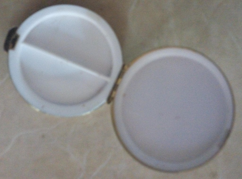Boîte à pilules, Enlèvement ou Envoi