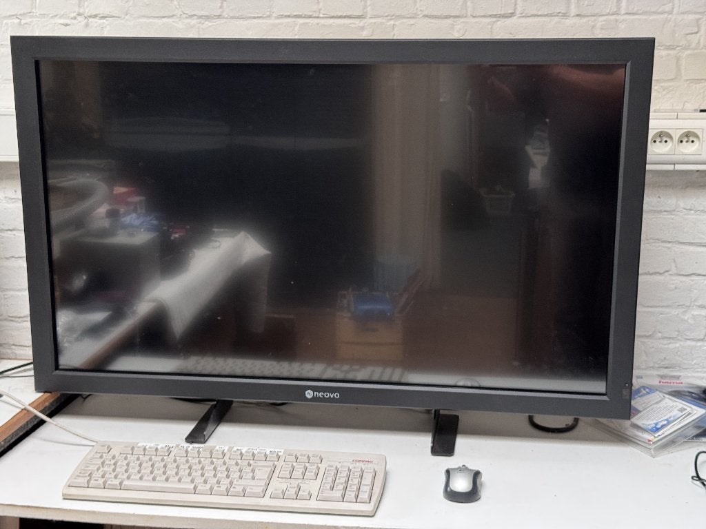 NEOVO TX-W42 touchscreen monitor, Ophalen, Gebruikt, Touchscreen, Full HD