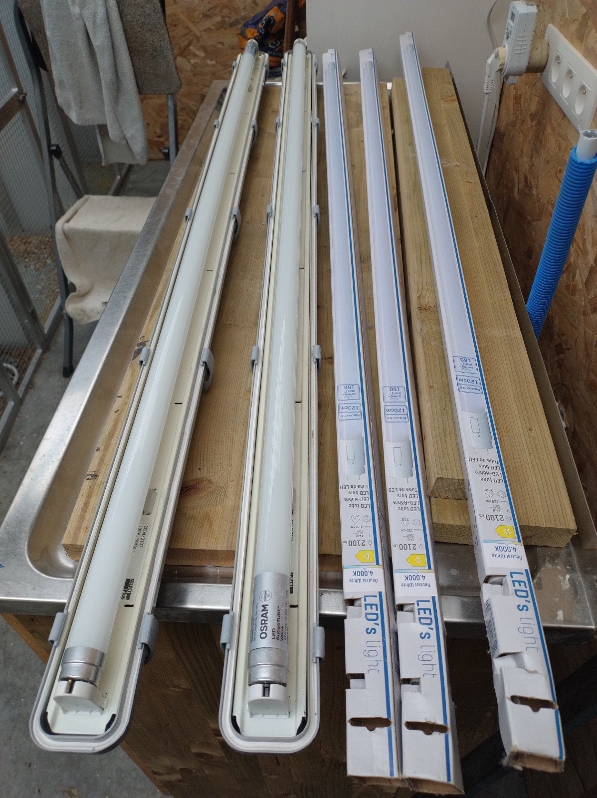 3 TL armaturen zonder afdekkap met 6 LEDTUBE T8 van 120 cm, Ophalen, Zo goed als nieuw, Minder dan 50 watt, Lamp met armatuur