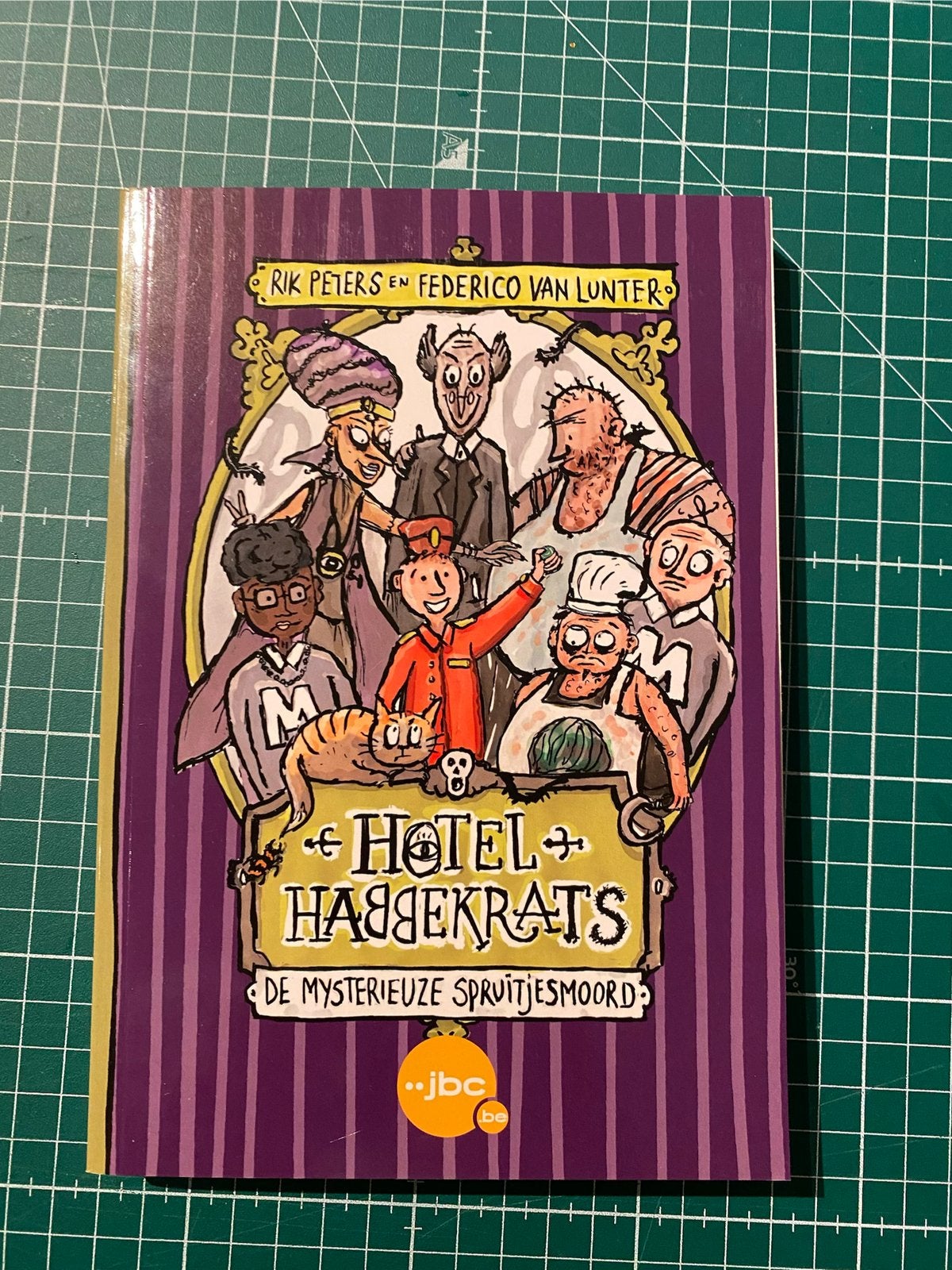 Hotel Habbekrats; De mysterieuze spruitjesmoord, Boeken, Ophalen of Verzenden, Zo goed als nieuw, Fictie