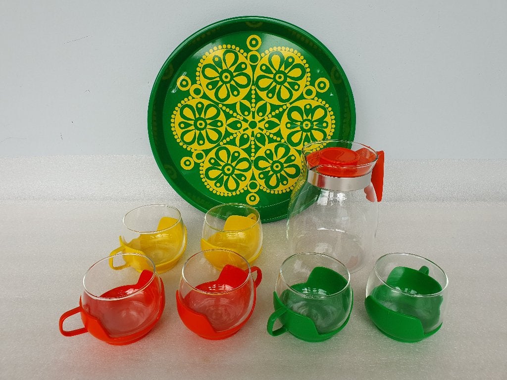 Vintage theeset: 6 kopjes + kan + dienblad (Germany), Collections, Verres & Petits Verres, Enlèvement ou Envoi, Utilisé, Autres types