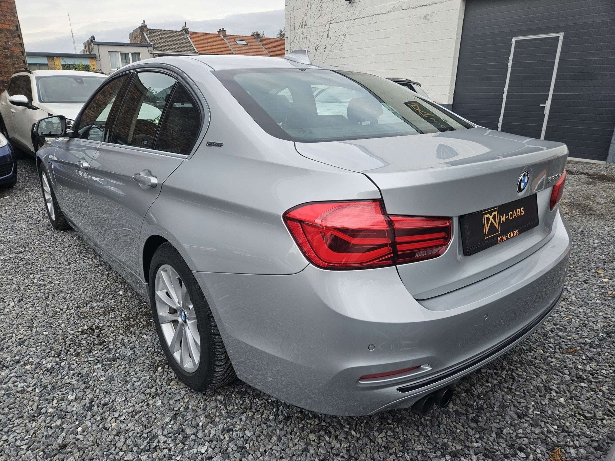 BMW 3 Serie 330 HUD * PLUG IN * LED * (automatique), Autos, Argent ou Gris, Achat, Entreprise, Noir