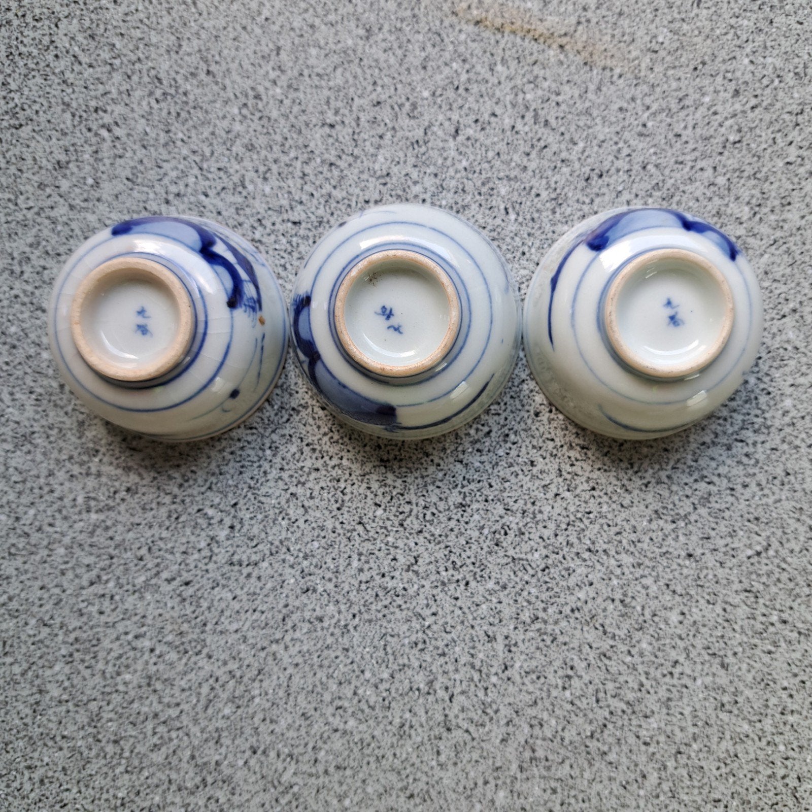 Zeldzame Set van 3 Antieke Kutani Sake-kopjes (Ochoko, Maison & Meubles, Enlèvement ou Envoi, Bleu