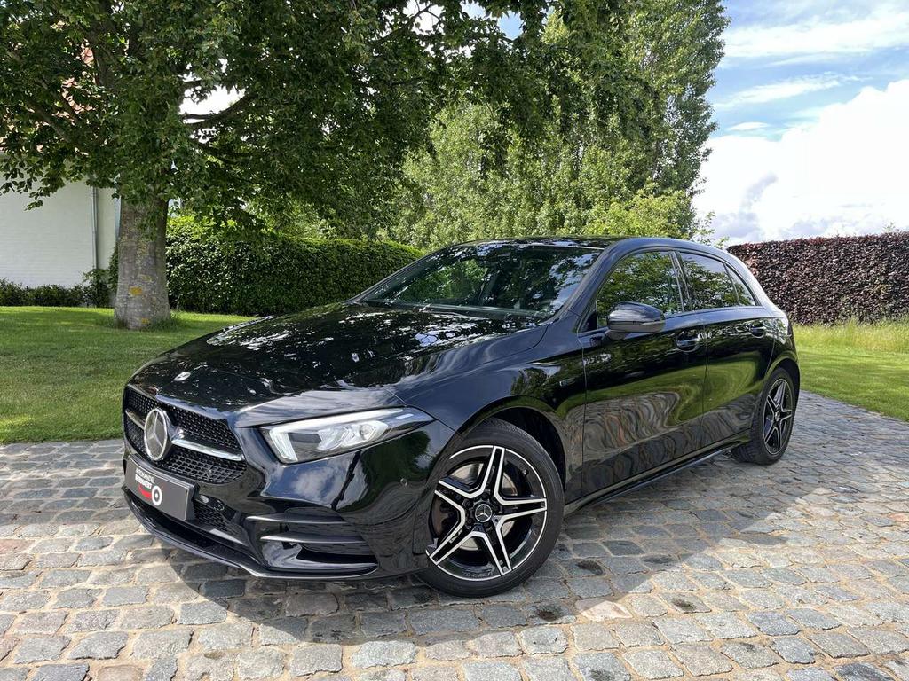 Mercedes-Benz A 250 e PHEV (EU6AP)/87600km/AMGpack/Pano/Led, Auto's, Mercedes-Benz, 32 g/km, Zwart, 0 kg, Zwart