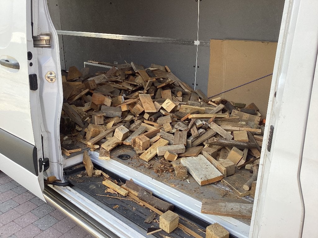 Gratis brandhout., Tuin en Terras, Brandhout, Blokken, Overige houtsoorten, Minder dan 3 m³, Ophalen of Verzenden