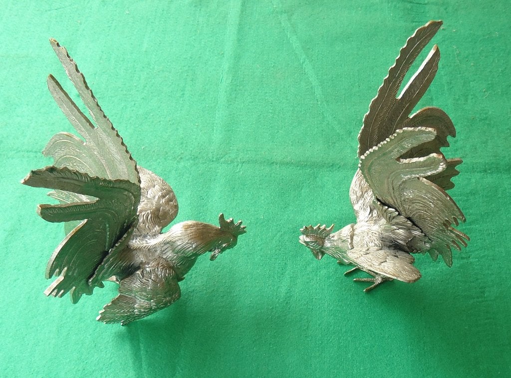 Verzilverde, sculpturen van vechtende hanen., Antiek en Kunst, Ophalen of Verzenden