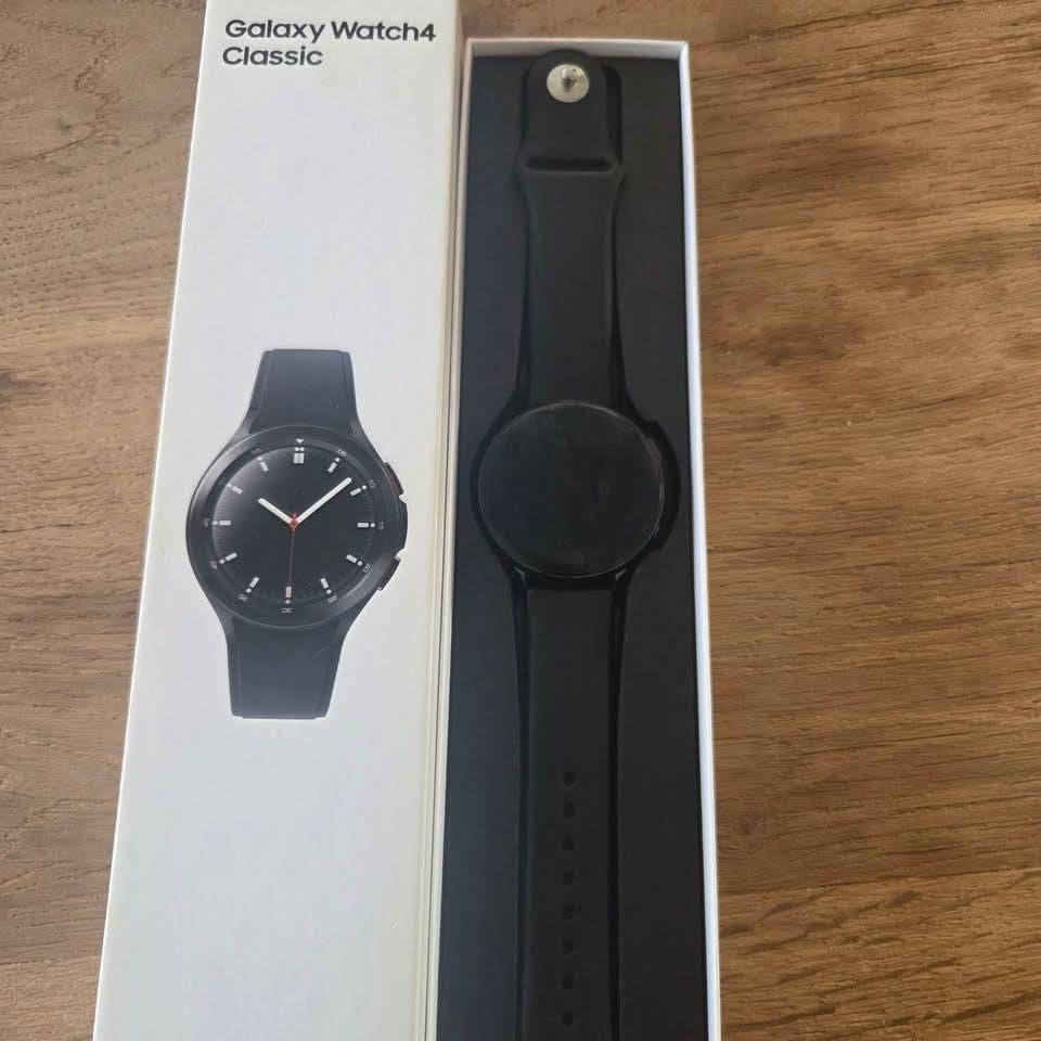 Samsung Galaxy Watch4 Classic 42 mm – doos + lader, Étanche, Samsung Galaxy Watch4, Comme neuf, Enlèvement