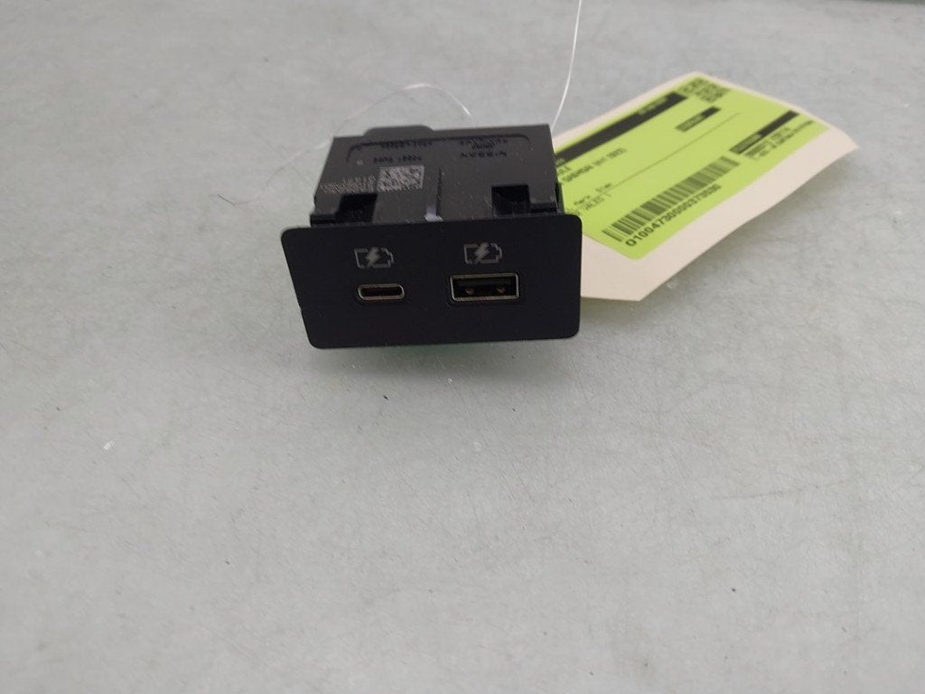 DIVERSEN USB module Nissan Qashqai (J12) (|253316UA0|), Gebruikt, Valeo, 100, rue de Courcelles
75017  Paris, FR, Info@valeo.fr