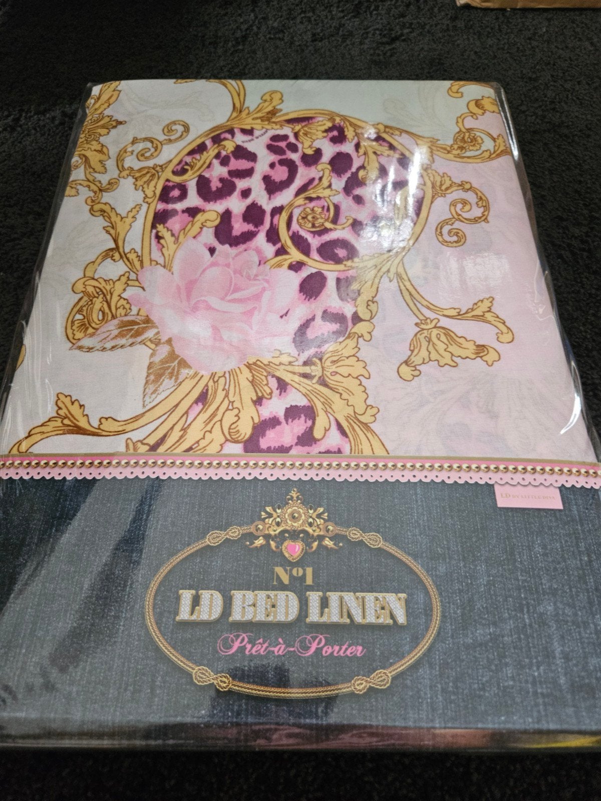 LD Bed Linen Haute, Verzenden