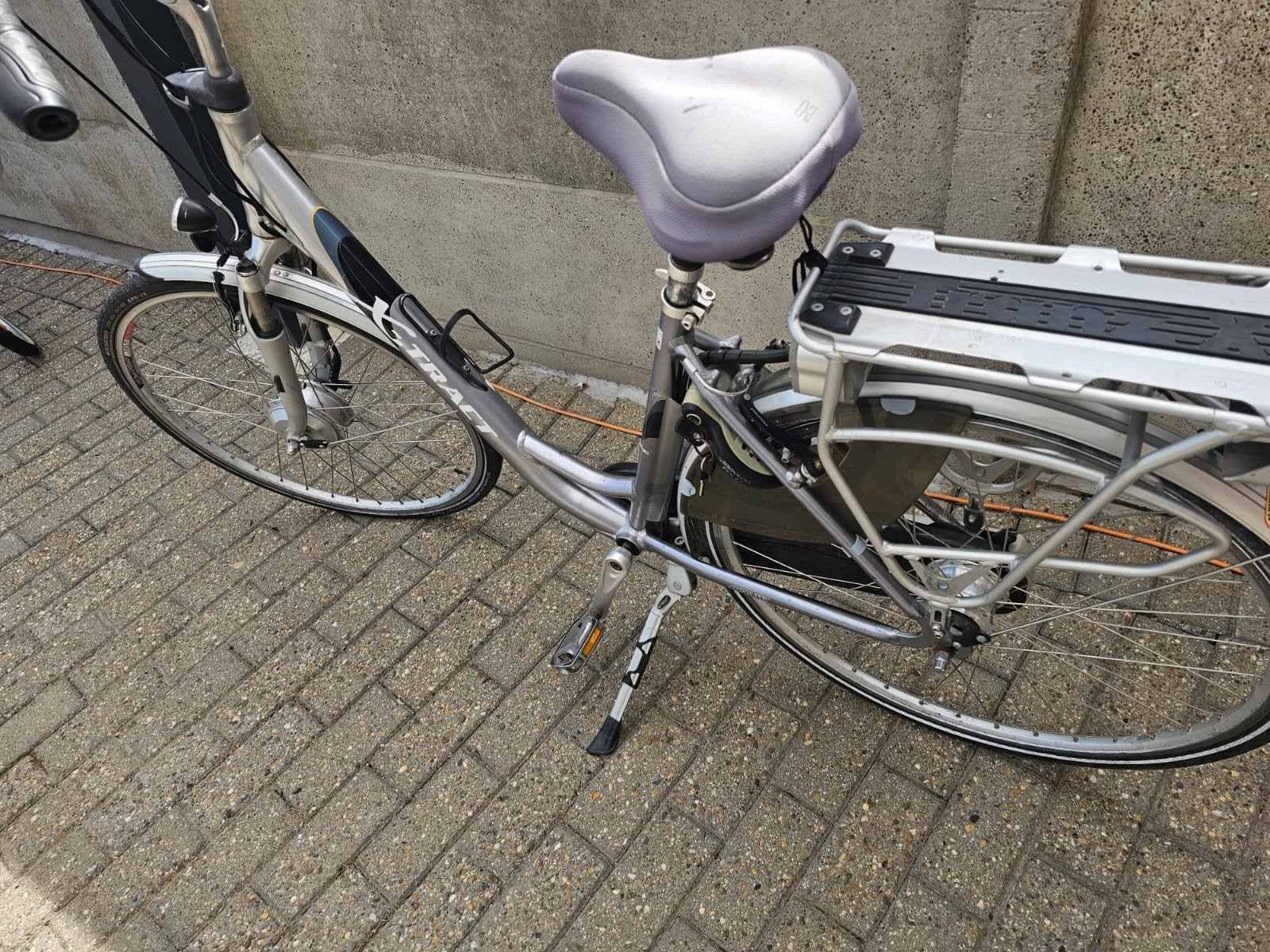 Dames fiets met slot (75 euro), Ophalen