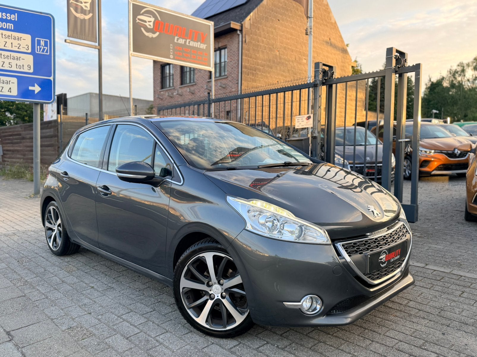 Peugeot 208 Allure 2013 1.6i 120pk 130dkm Pano Led Pdc Full, Autos, Achat, Entreprise, Boîte manuelle, Entretenue par le concessionnaire