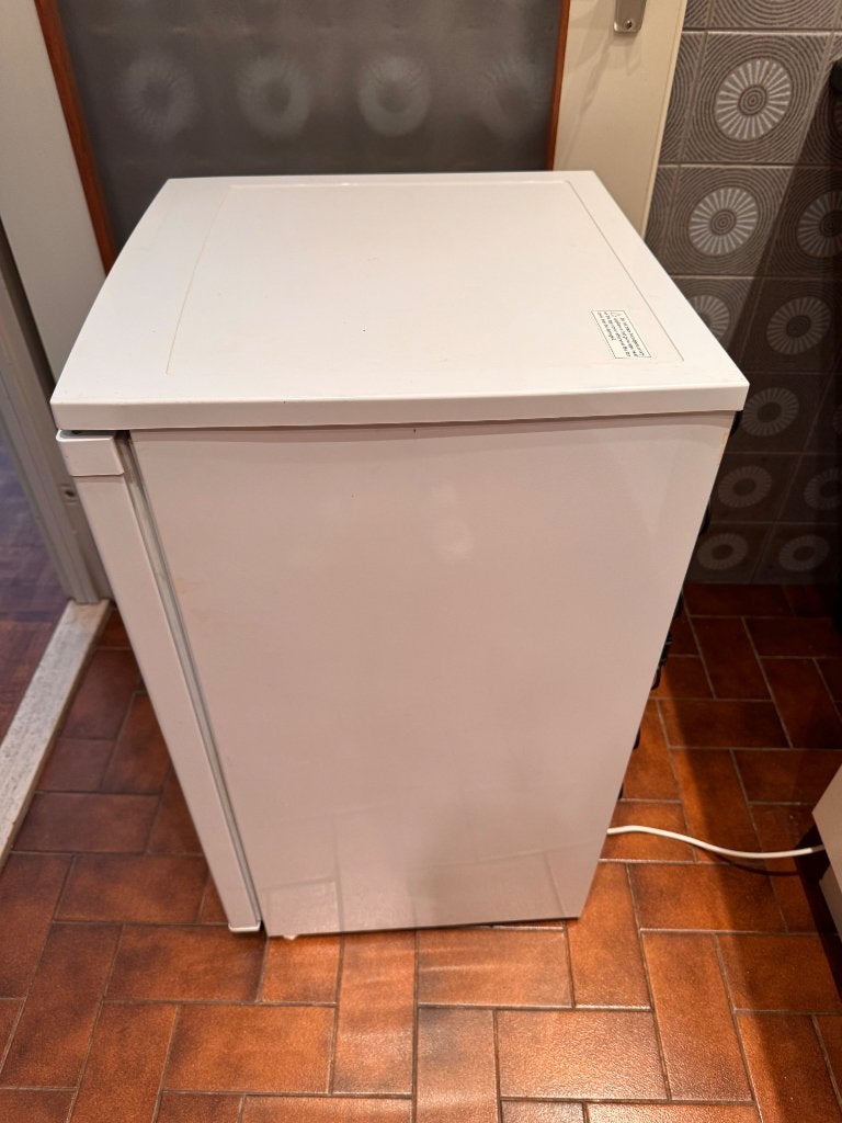 Kleine koelkast met klein vriesvak, Elektronische apparatuur, Koelkasten en IJskasten, Ophalen, Zo goed als nieuw, Met vriesvak