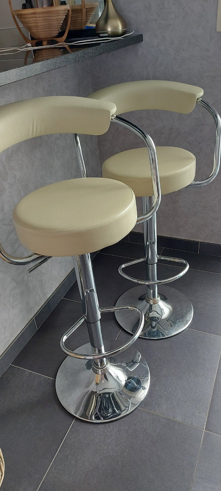 2 tabourets hauts crème, Maison & Meubles, Tabourets de bar, Enlèvement, Comme neuf, Cuir, Réglable en hauteur