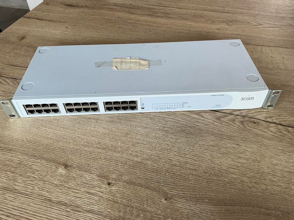3COM 24 port hub, Computers en Software, Ophalen of Verzenden, Zo goed als nieuw