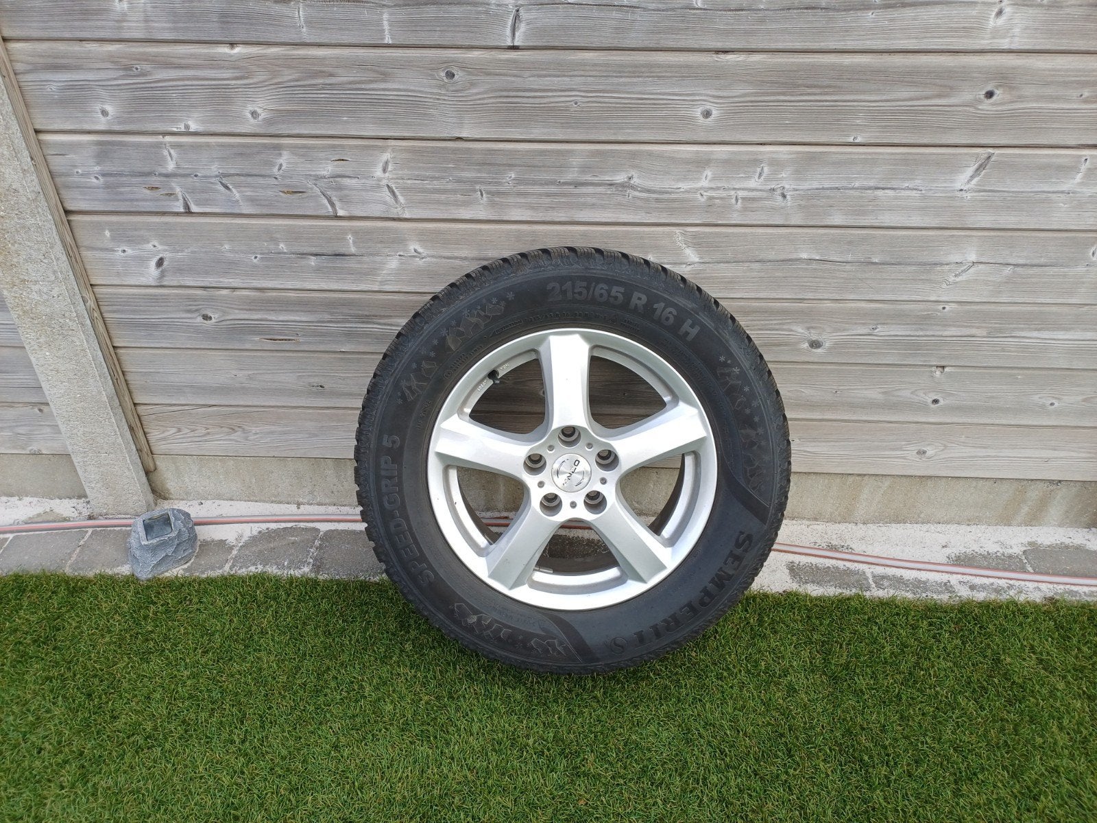 Winterbanden op lichtmetalen velgen 215 65 16, Auto-onderdelen, Ophalen, 16 inch, Winterbanden, Band(en)