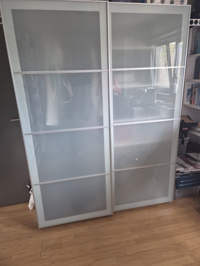 Kledingkast met schuifdeur, Huis en Inrichting, Kasten | Kleerkasten, Ophalen, 100 tot 150 cm, Met plank(en), Zo goed als nieuw