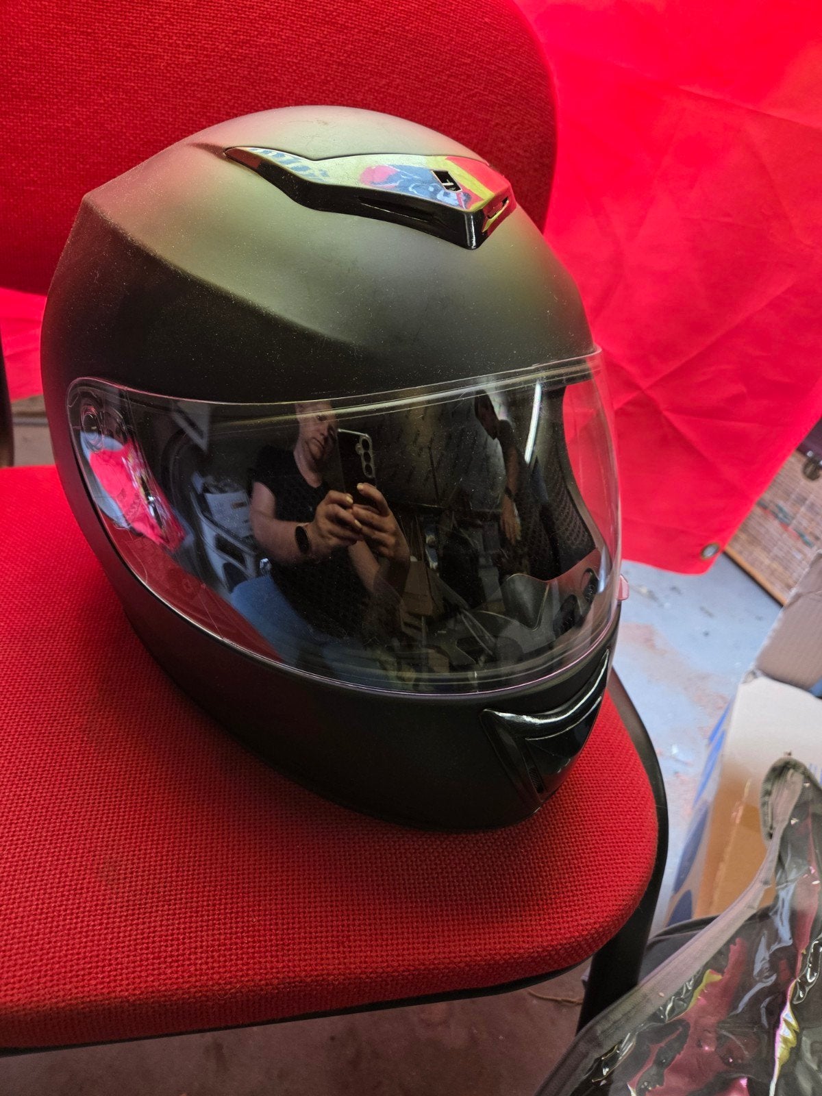 Zwarte helm, Ophalen