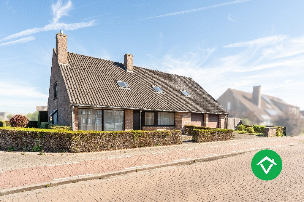 Stevige woning met 7 slaapkamers, dubbele garage en tuin, Immo, Roeselare, 500 tot 1000 m², 389 m², Vrijstaande woning