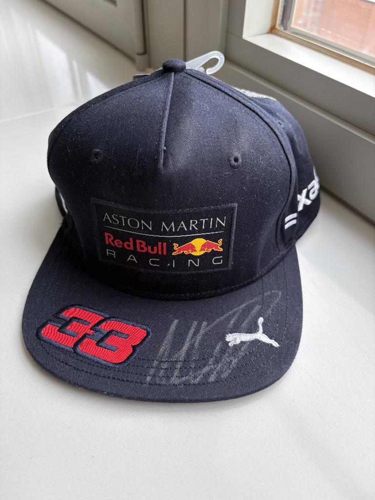 Max Verstappen signed Aston Martin Red Bull Racing Puma hat, Verzamelen, Ophalen of Verzenden, Zo goed als nieuw