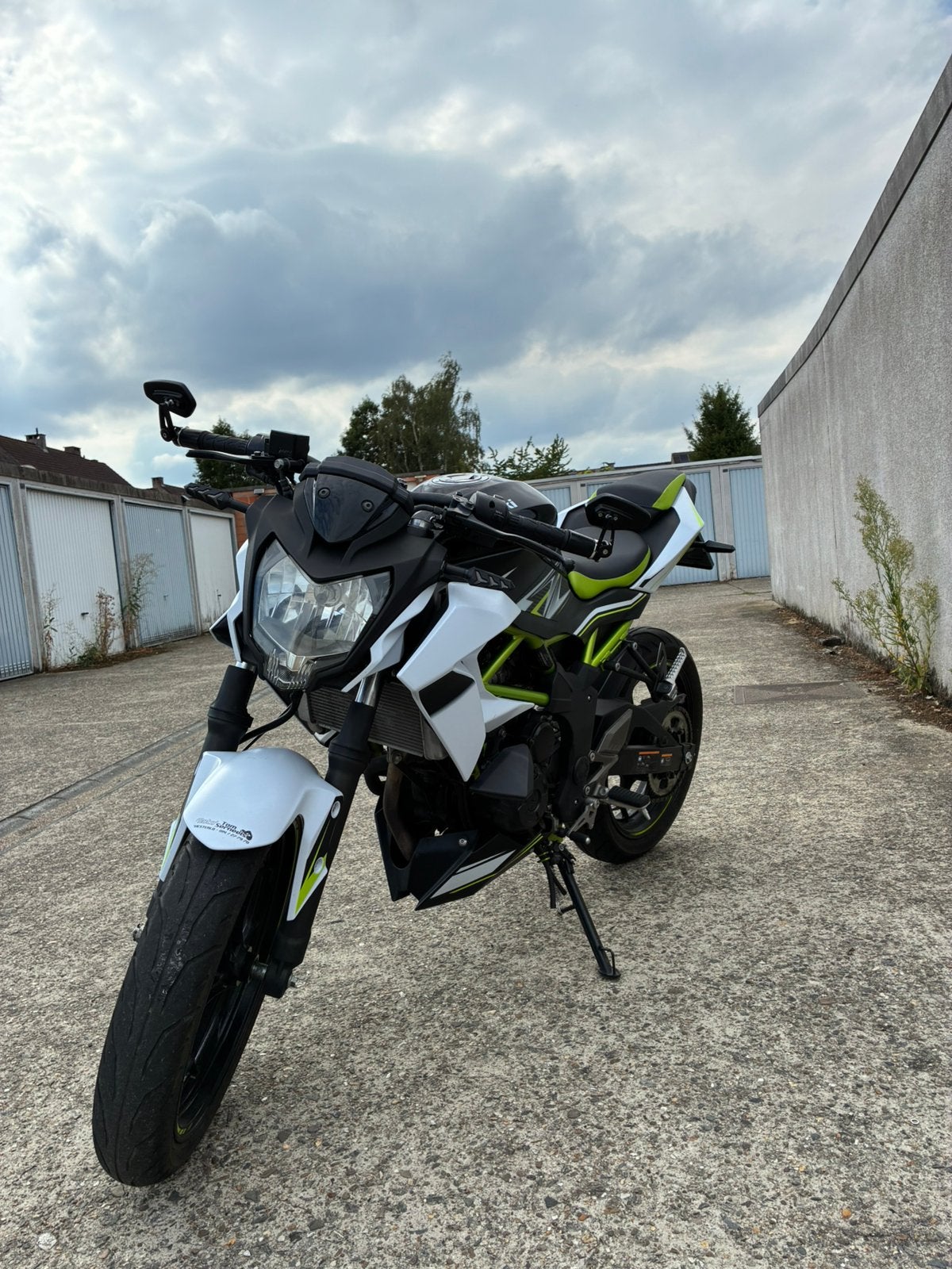 Kawasaki Z125, Particulier