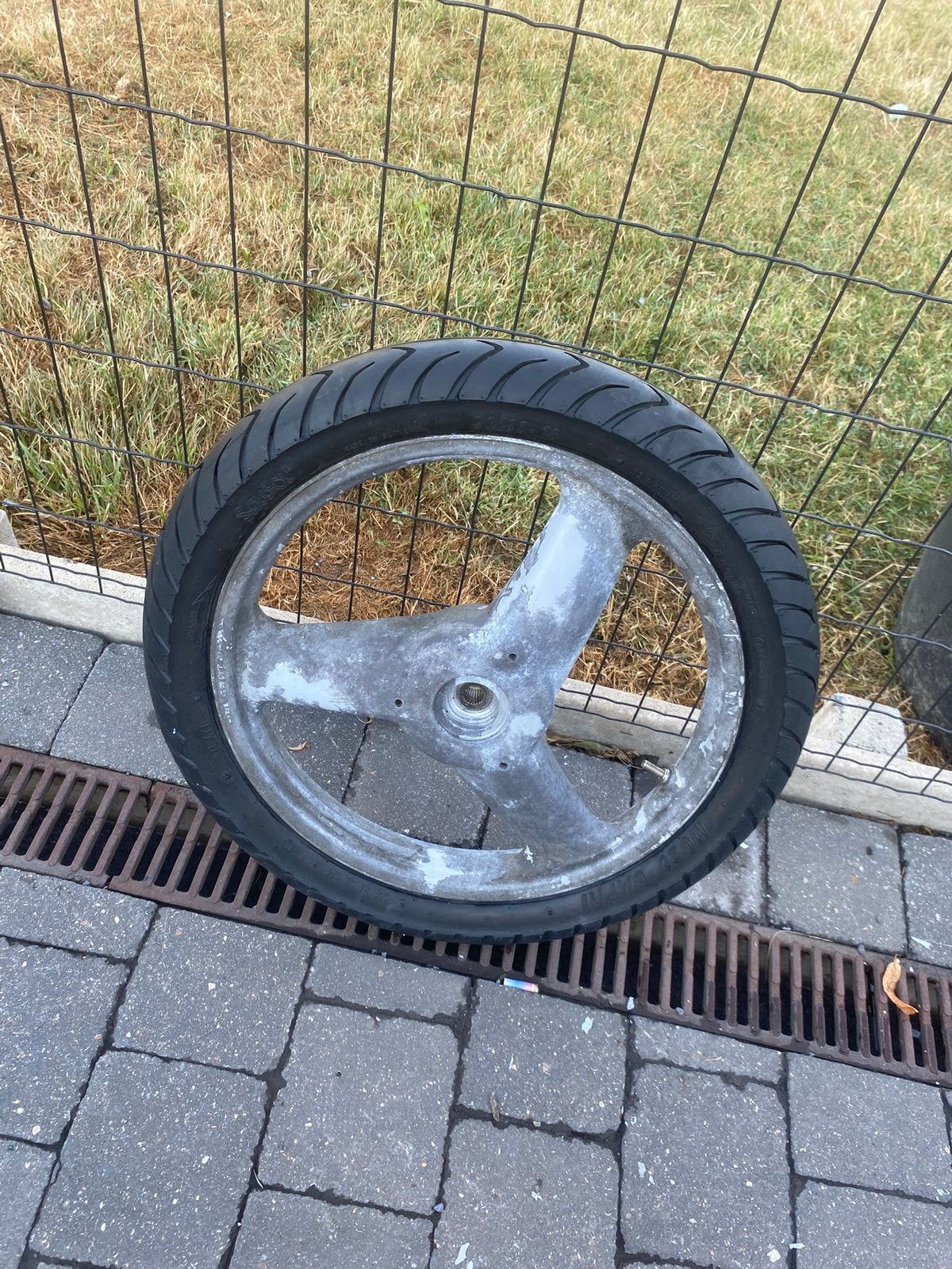 Peugeot fox/honda wallaroo achtervelg met NIEUWE achterband, Fietsen en Brommers, Brommeronderdelen | Algemeen, Ophalen of Verzenden