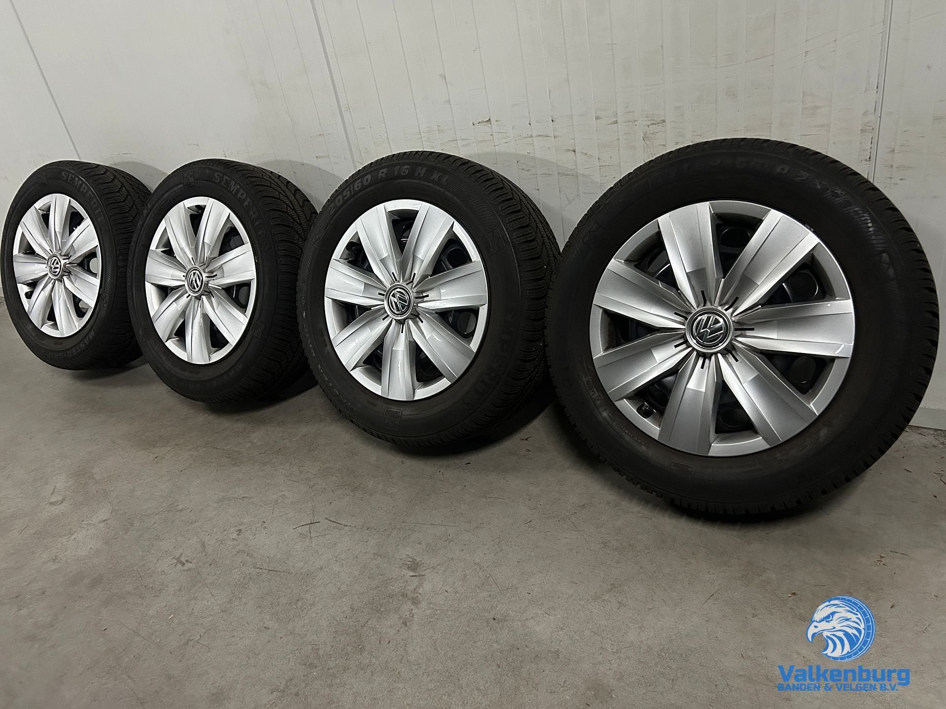 8mm! Originele VW Caddy T-Roc Passat Audi Q2 Skoda Karoq 16, Auto-onderdelen, Banden en Velgen, Banden en Velgen, Winterbanden