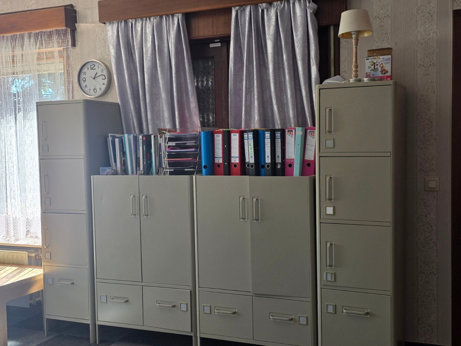 Metalen kantoorkasten – complete set – €500, Ophalen