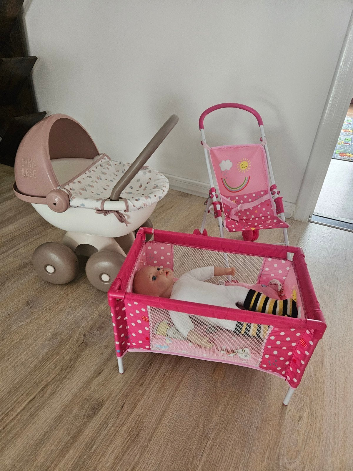 Kinderwagens en een wiegje voor kleine meisjes, Kinderen en Baby's, Speelgoed | Poppen, Ophalen