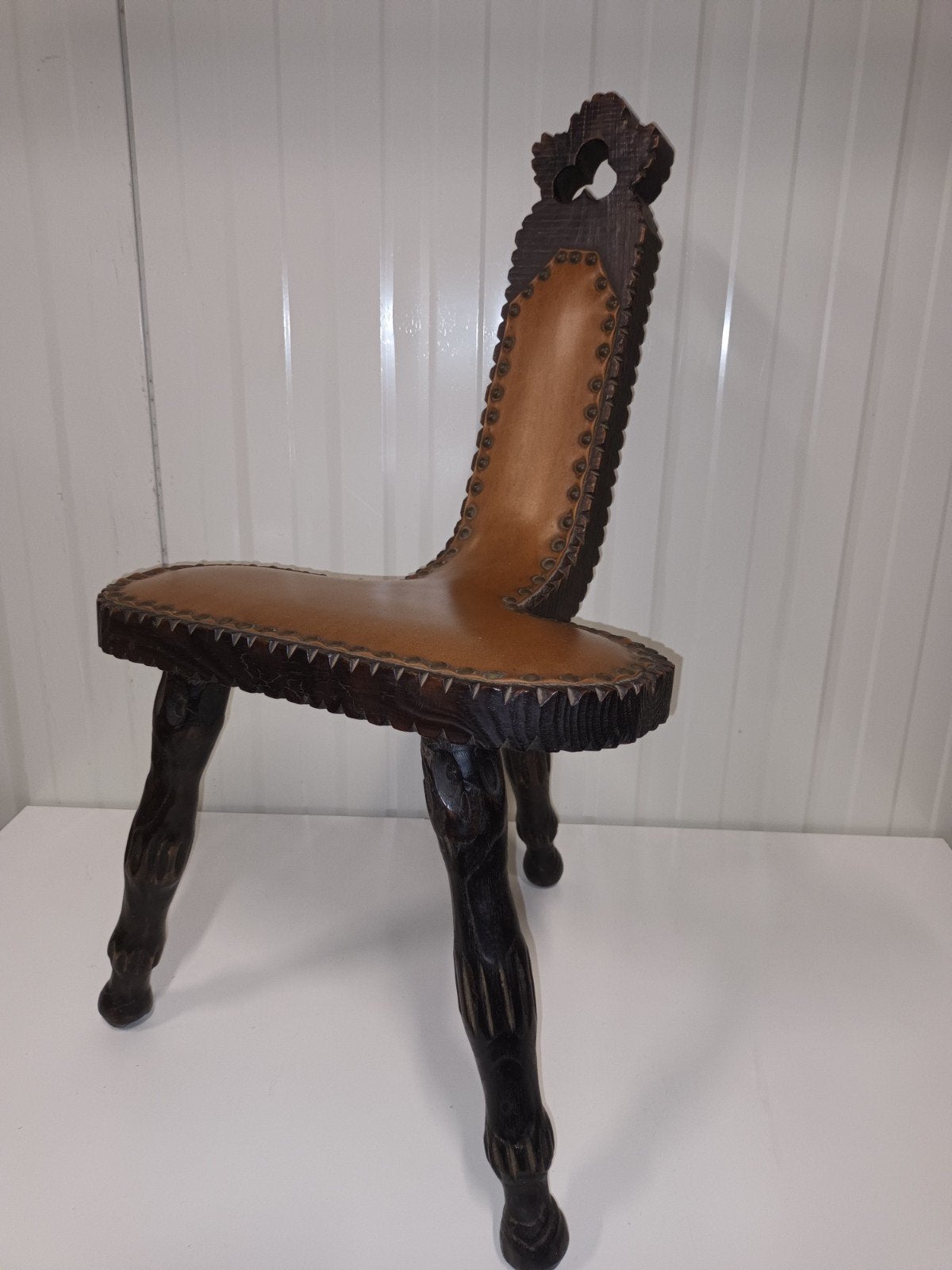Vintage Spaanse Brutalist Driepoot Stoel (Jaren '60) – In To, Ophalen