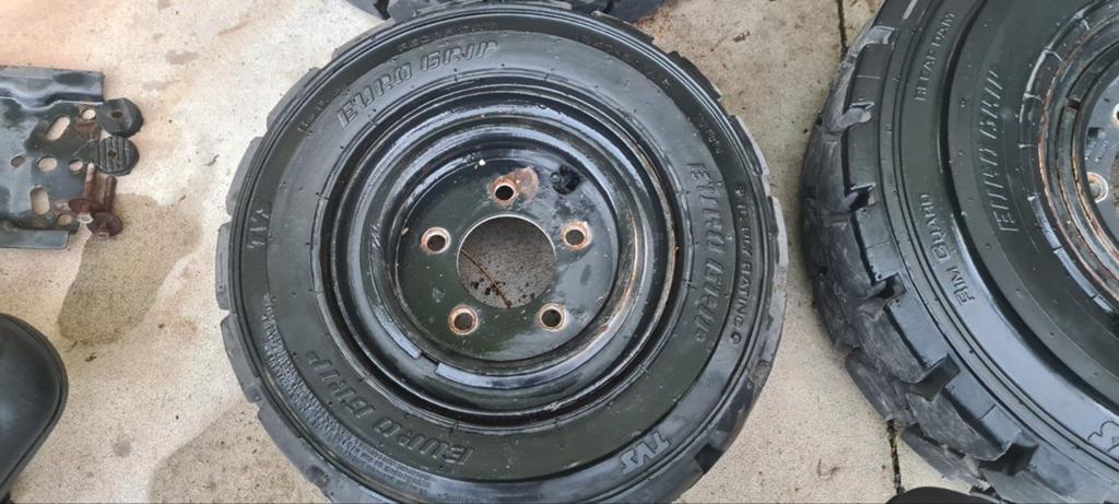 Volle heftruck banden op velg van kleine clarck, Ophalen, Gebruikt