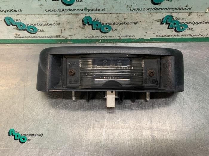 Eclairage immatriculation d'un Opel Vivaro (Vivaro 01-), -, Opel, 3 mois de garantie, Utilisé