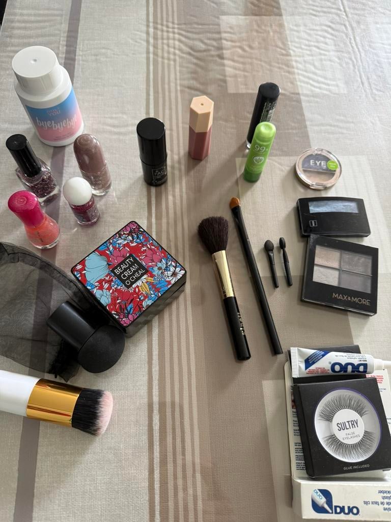 Make-up en nagellak fn remover, Handtassen en Accessoires, Uiterlijk | Cosmetica en Make-up, Ophalen, Zo goed als nieuw, Make-up