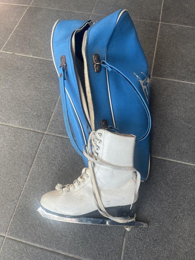 Oude schaatsen maat 36 +zak, Sport en Fitness, Ophalen, Gebruikt, Kunstschaatsen