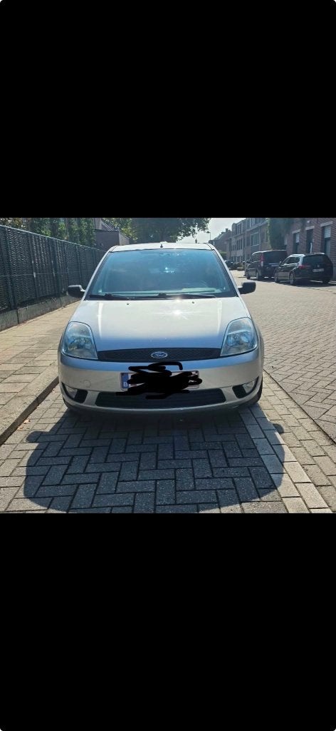 Ford Fiesta 1.4 Benzine 73.000 km! 0493335885, Auto's, 4 deurs, 1398 cc, 0 kg, Grijs