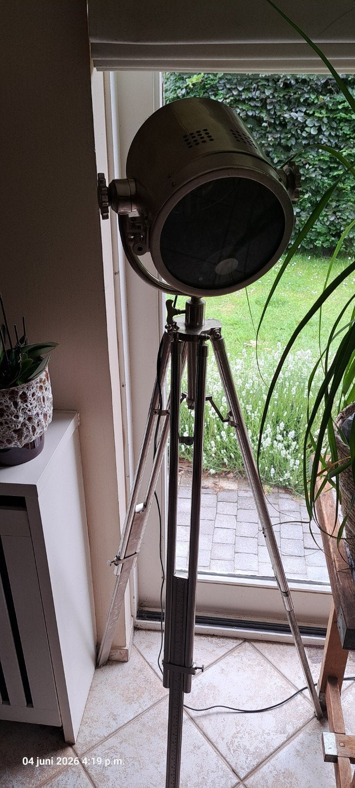Studiolamp inox, Ophalen