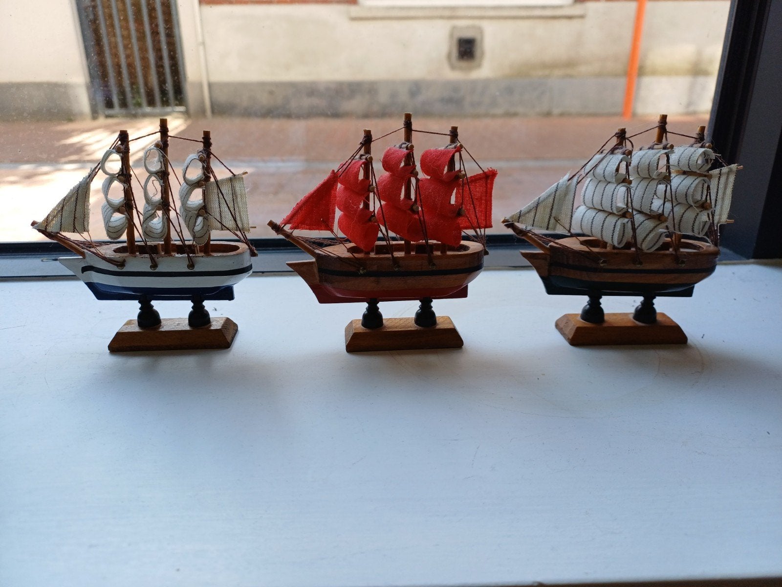 3 Miniatuur Zeilschepen - Maritieme Decoratie, Hobby en Vrije tijd, Ophalen, Zo goed als nieuw