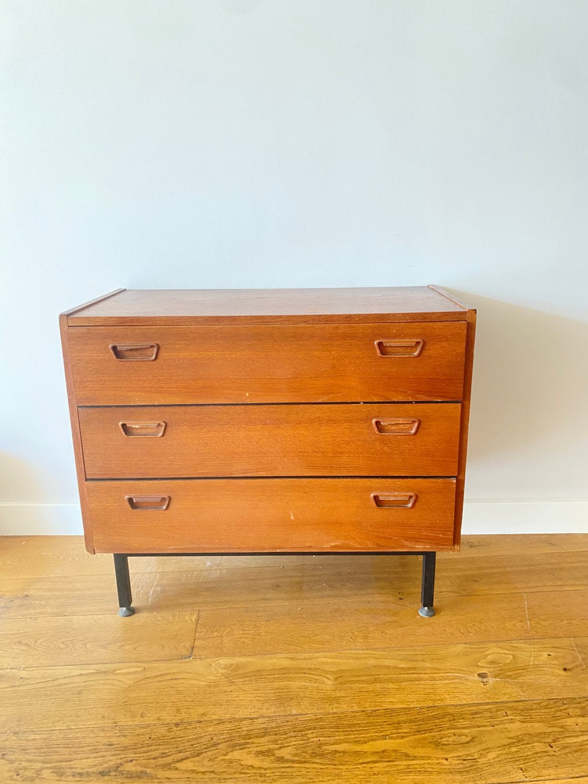 Commode vintage, Maison & Meubles, Armoires | Commodes, Utilisé, Moins de 100 cm, 50 à 100 cm, 25 à 50 cm, 3 ou 4 tiroirs, Enlèvement