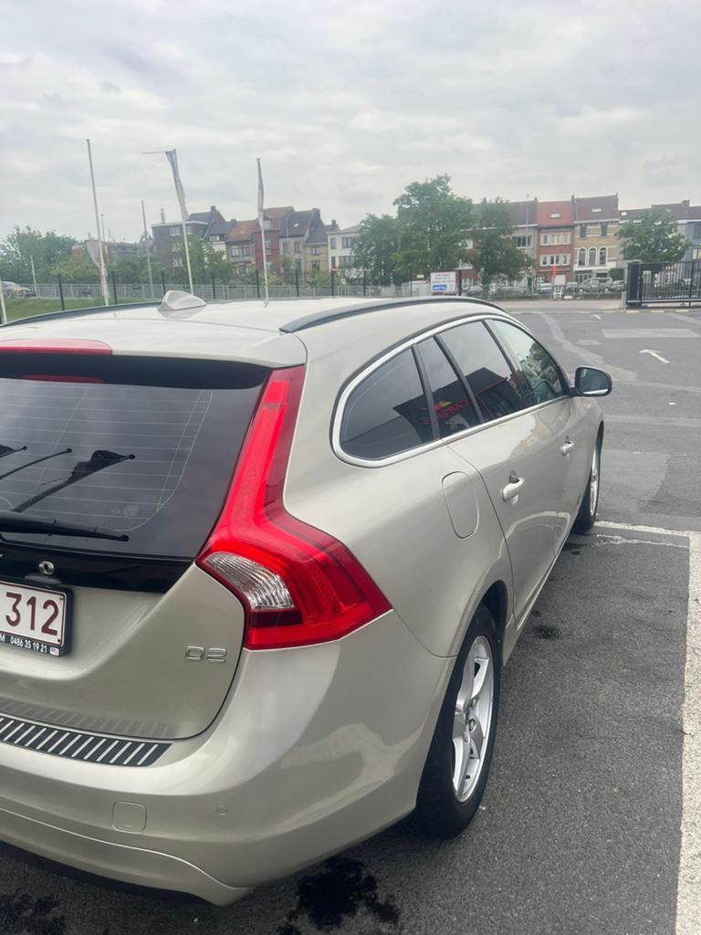 Volvo V60 2017 Diesel 2L, Autos, Volvo, Cuir, Euro 6, Boîte manuelle, 5 portes